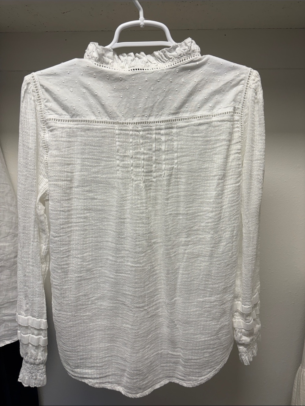 Quince Organic Cotton Women’s White Ruffle V-Neck Button Front Top M - Picture 2 of 4